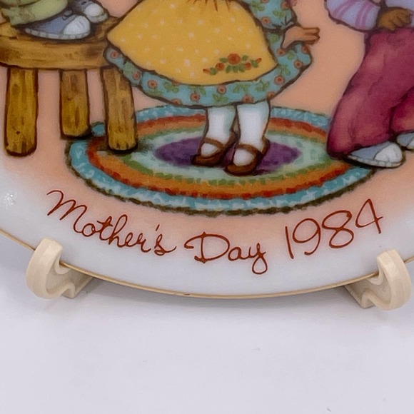 Avon Vintage 1984 Love Comes in All Sizes 5" Mothers Day Plate Collectible Gift - Picture 3 of 11